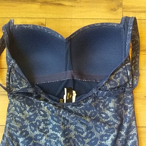 Blue And Silver Slimming Swimsuit By Nip Tuck. Size 6 - Picture 15 of 17